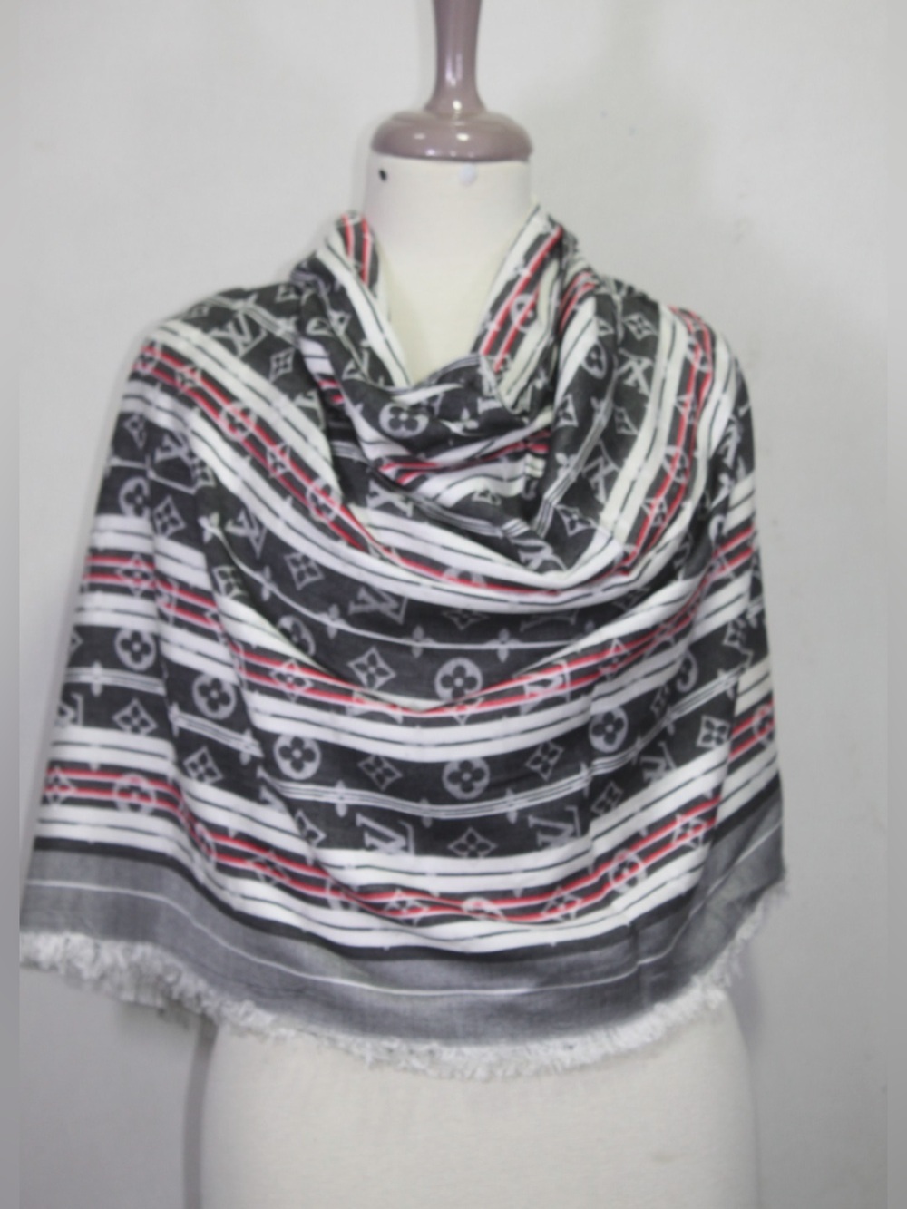 Authentic Louis Vuitton Shawl Stole 50% Silk 20% Wool Wrap Used